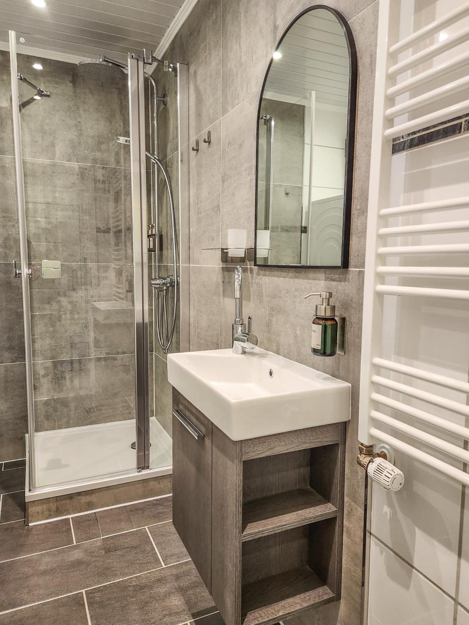 Lünen Geli Homes L1 - 2X Zimmer, 2X Kingsize Bett, 1 Bis 4 Personen, Parkplatz, Tv, Wifi, Top Kueche, Kaffee, Tee מראה חיצוני תמונה